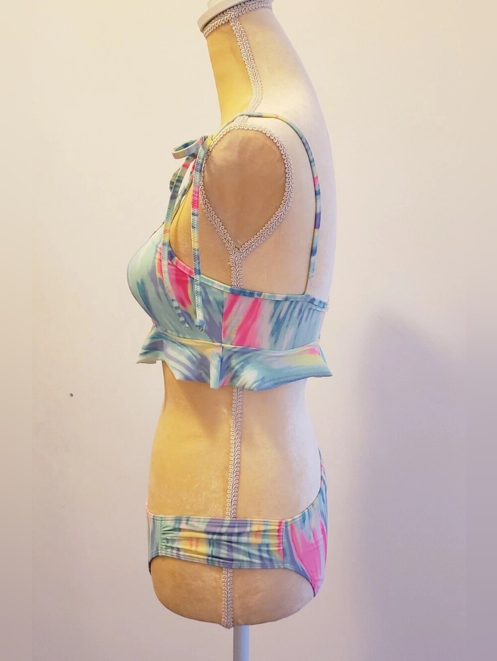 Pastel Tie-Shoulder Ruffle Hem Crop Camisole - Picture 3 of 5